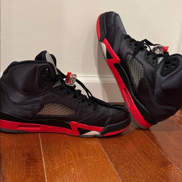 Nike Air Jordan 5 Retro "Satin Bred" in Black and University Red Size 11.5 - Picture 5 of 7